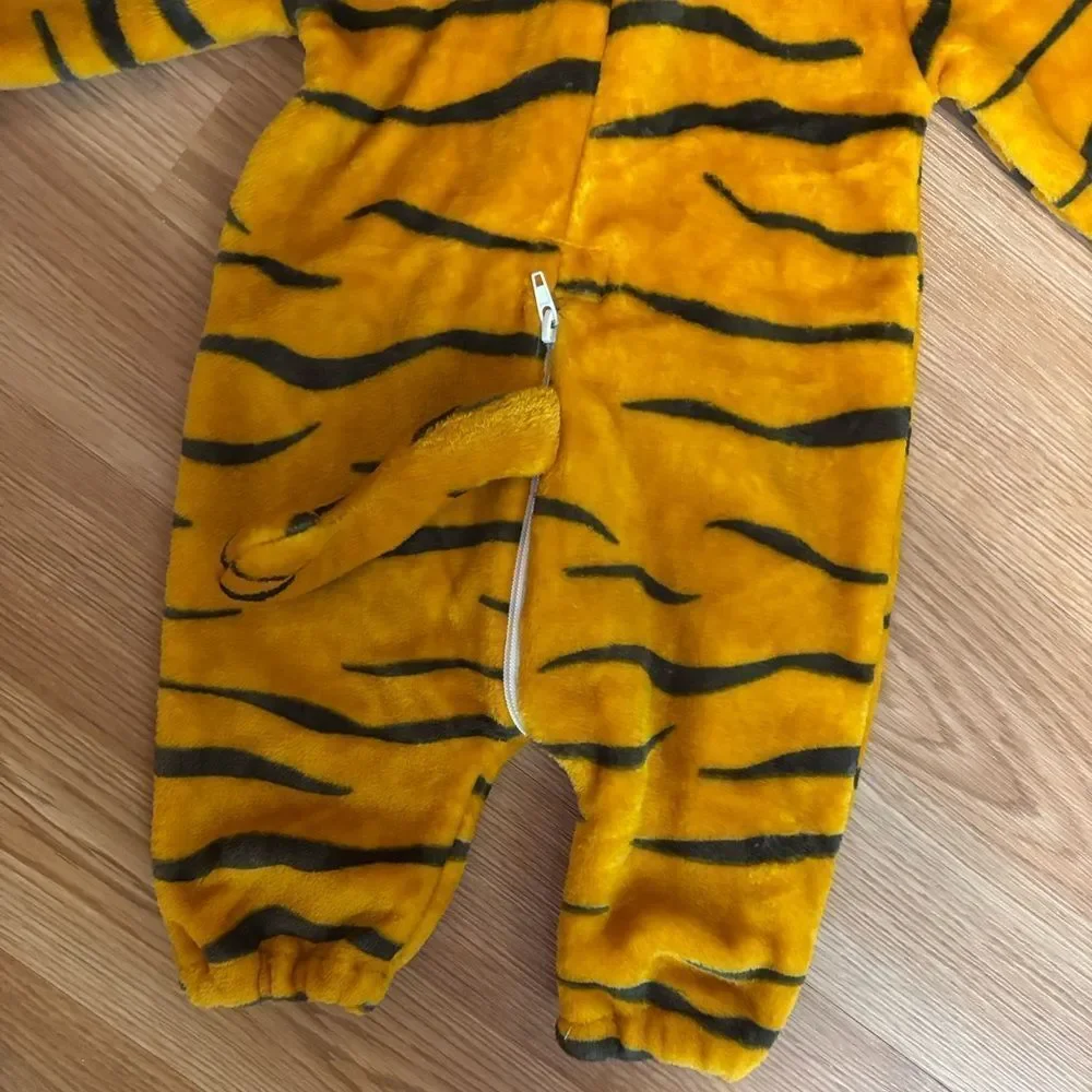 MICHLEY TIGER COSTUME